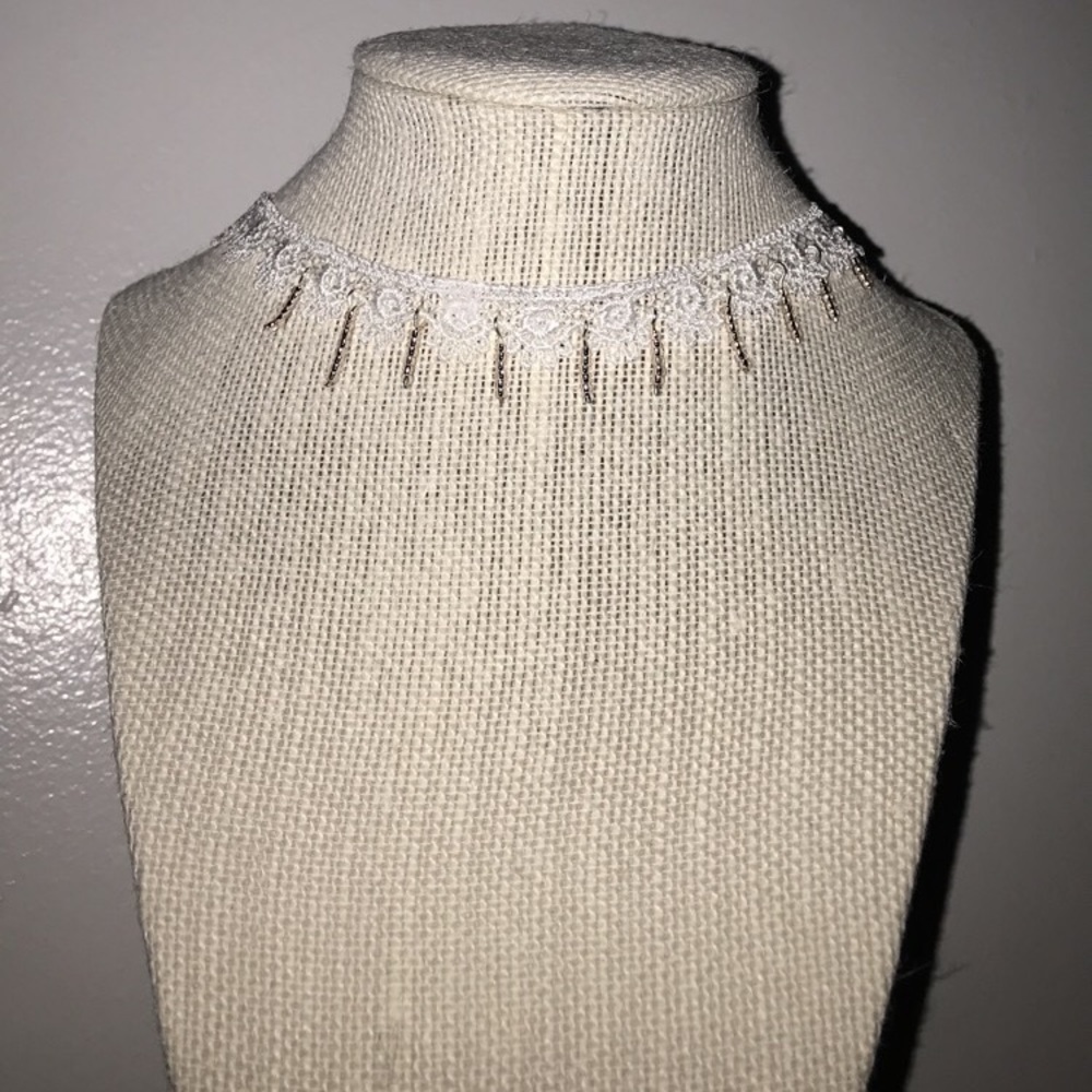 Elegant choker necklace